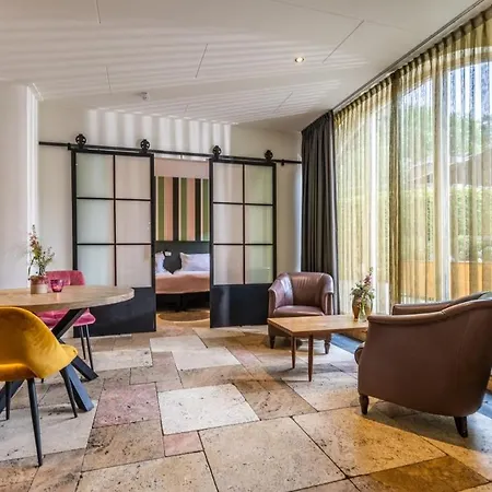 Hotell De Lindehoeve 3*