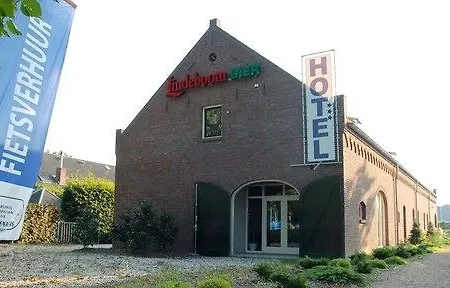 Hotell De Lindehoeve 3*